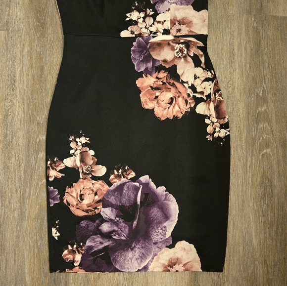 Le Chateau Halter Floral Bodycon Dress Size Small - Picture 3 of 8